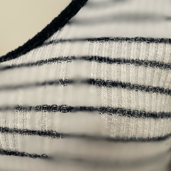 ABERCROMBIE & FITCH WOMANS HENLEY KNIT TOP - Picture 7 of 14